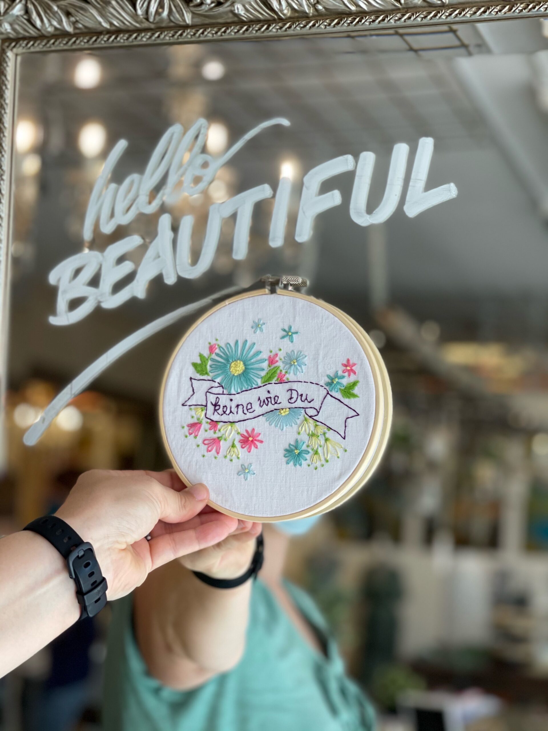 Keine ist wie du Stickmuster Banner und Blumen